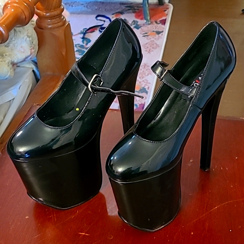 Devious sky high platforms